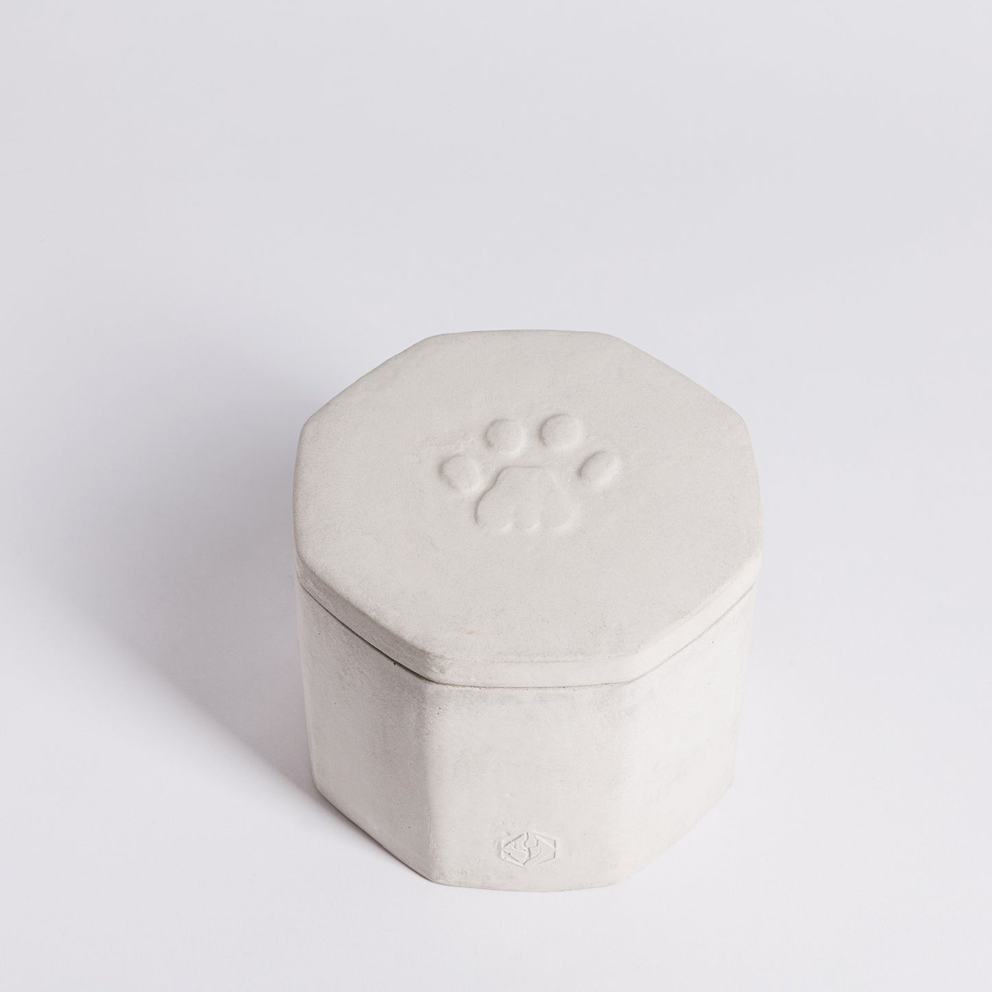 Animal urn