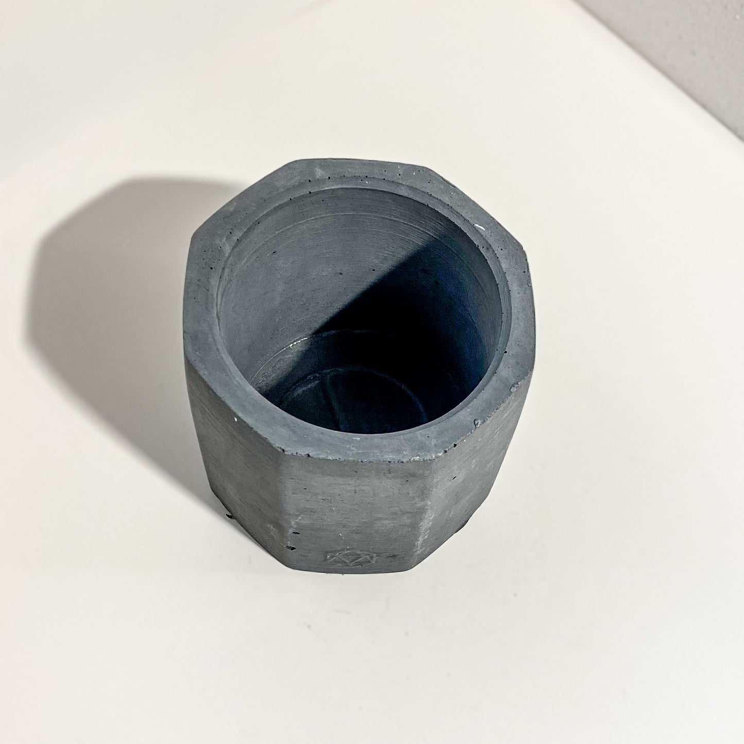 Jadeite | concrete pot