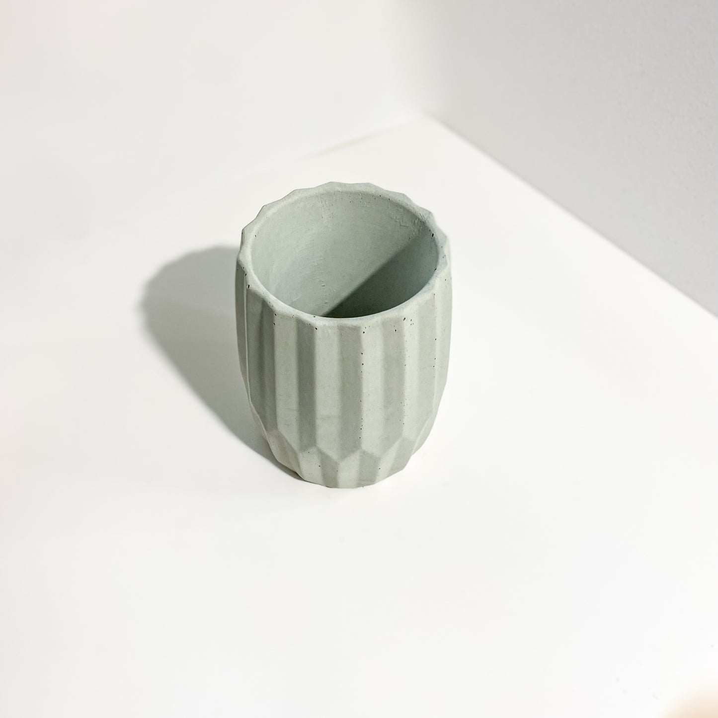 Opal | concrete pot