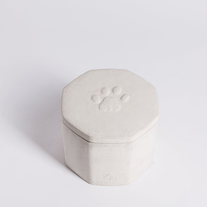 Animal urn