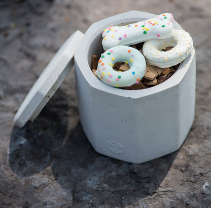 Jadeite | concrete pot